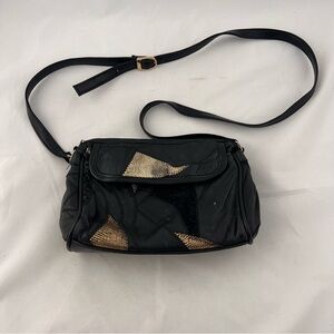 Black Crossbody Bag with Gold Accent Panels and Adjustable Strap y2k retro 80s